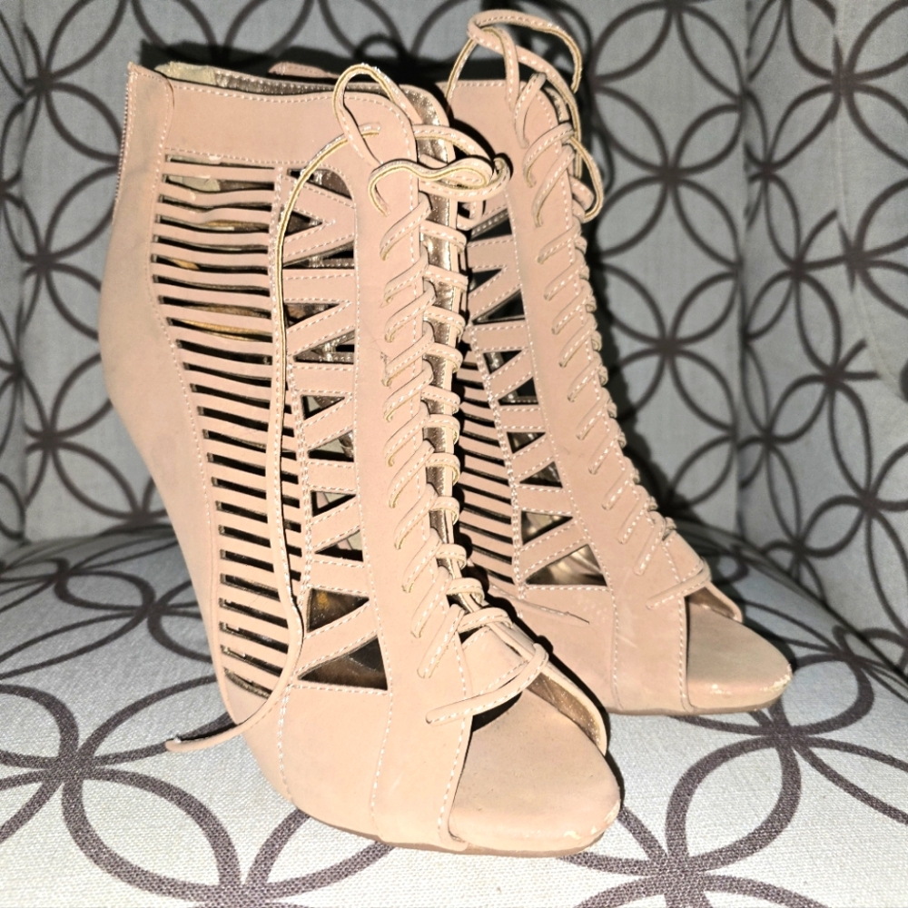 Bonnibel sexy tan heels size 9